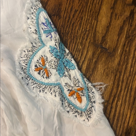 Ya Ya Club White Blouse with Blue and Orange Embroidery - Picture 2 of 9